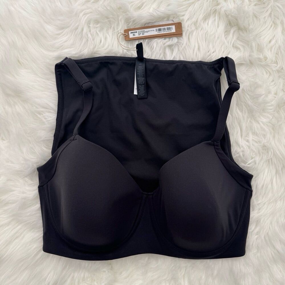 Skims Fits Everybody Back Smoothing Full Coverage Bra
Onyx Size 38DD - Picture 2 of 8